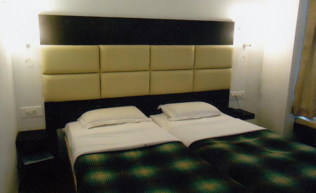 Hotel New Rajdarshan 마디케리 객실 사진