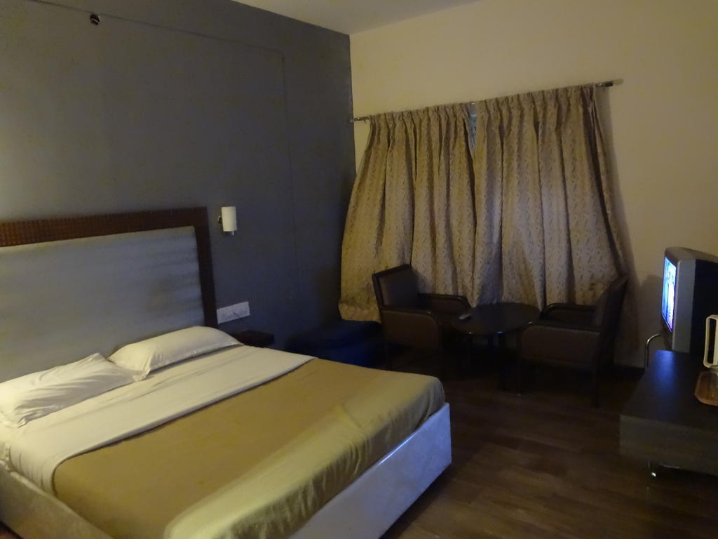 Hotel New Rajdarshan 마디케리 객실 사진