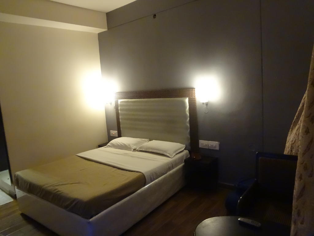 Hotel New Rajdarshan 마디케리 객실 사진