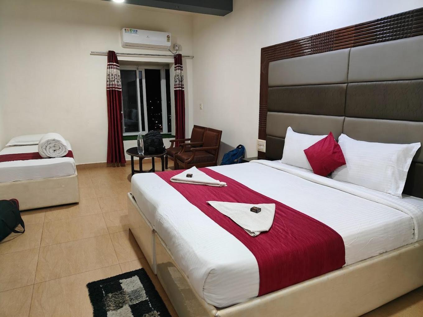 Hotel New Rajdarshan 마디케리 외부 사진