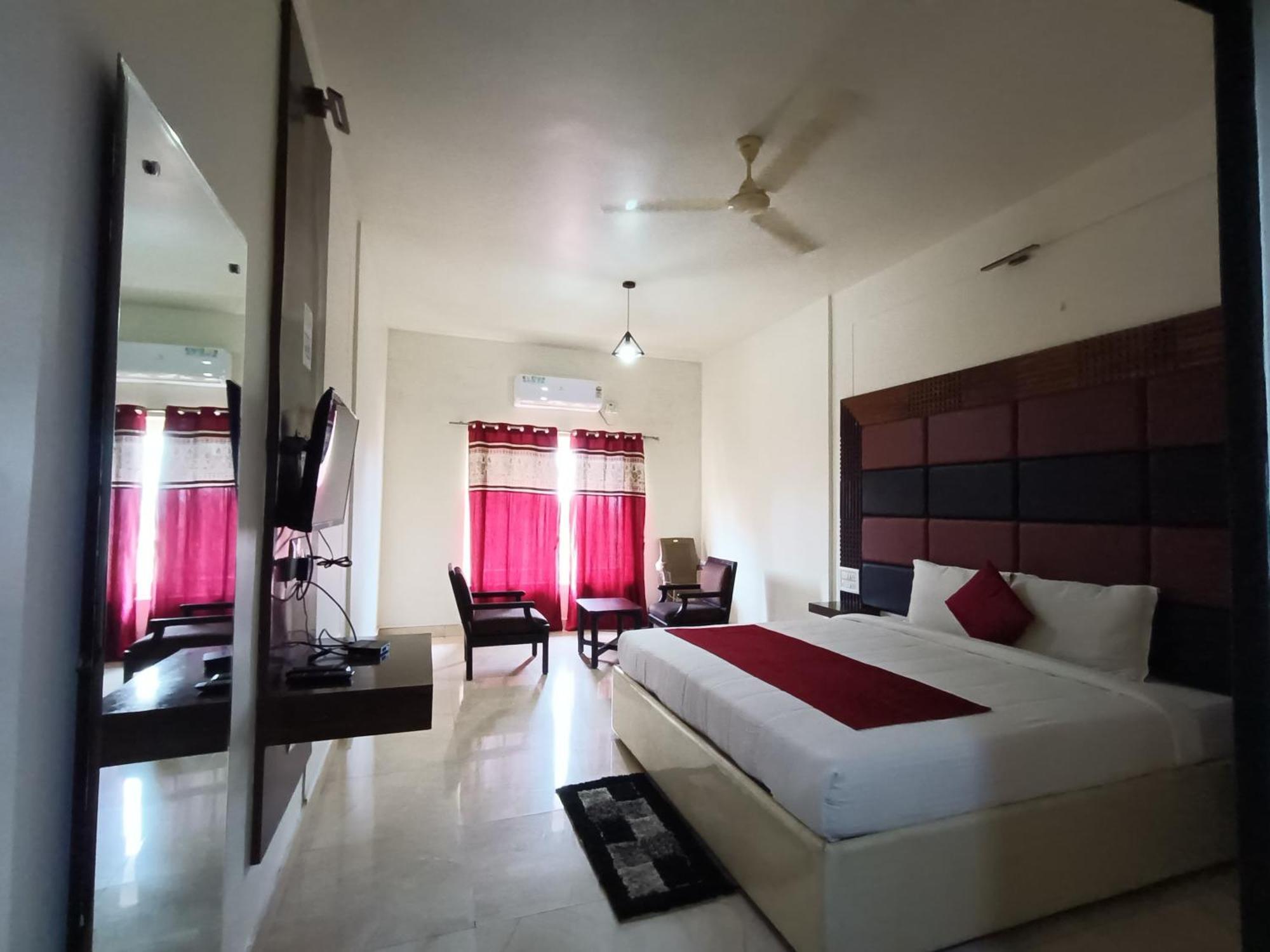 Hotel New Rajdarshan 마디케리 외부 사진