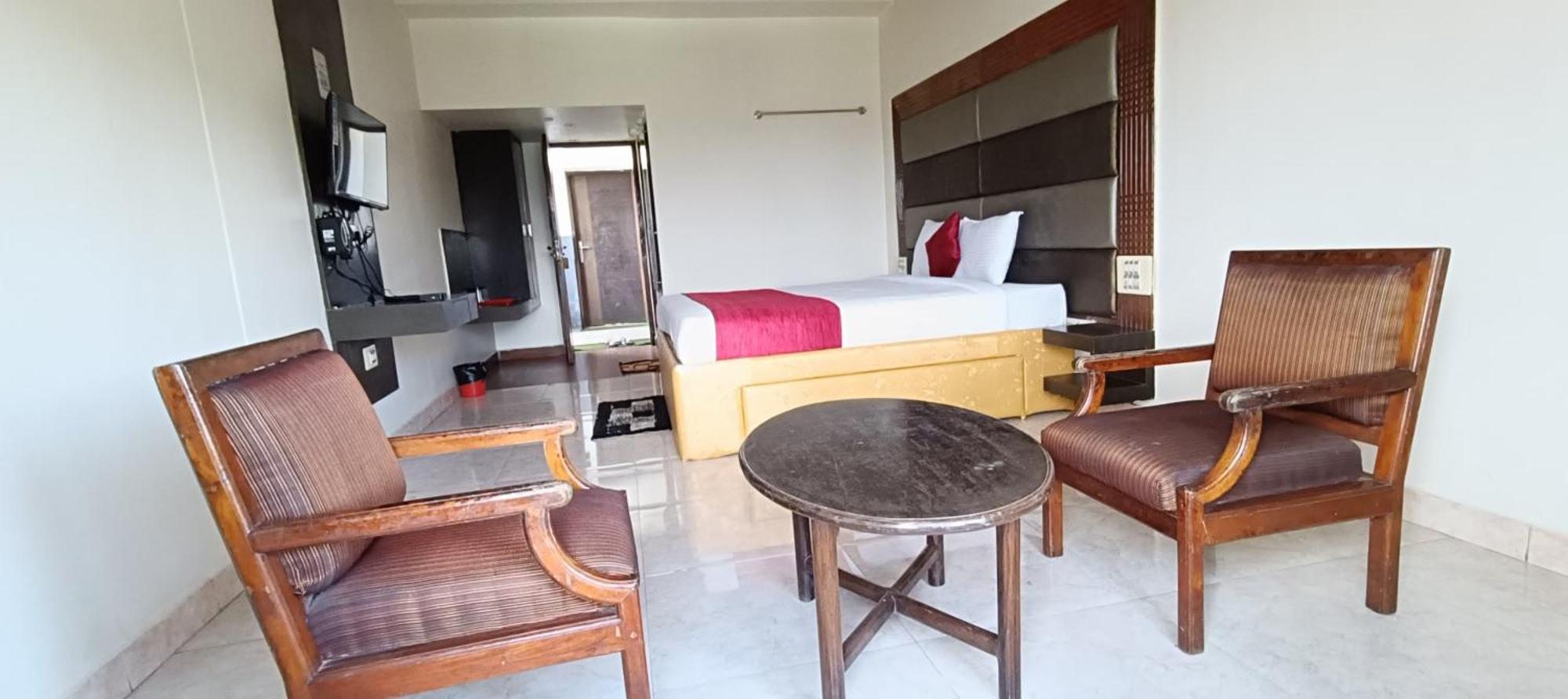 Hotel New Rajdarshan 마디케리 외부 사진