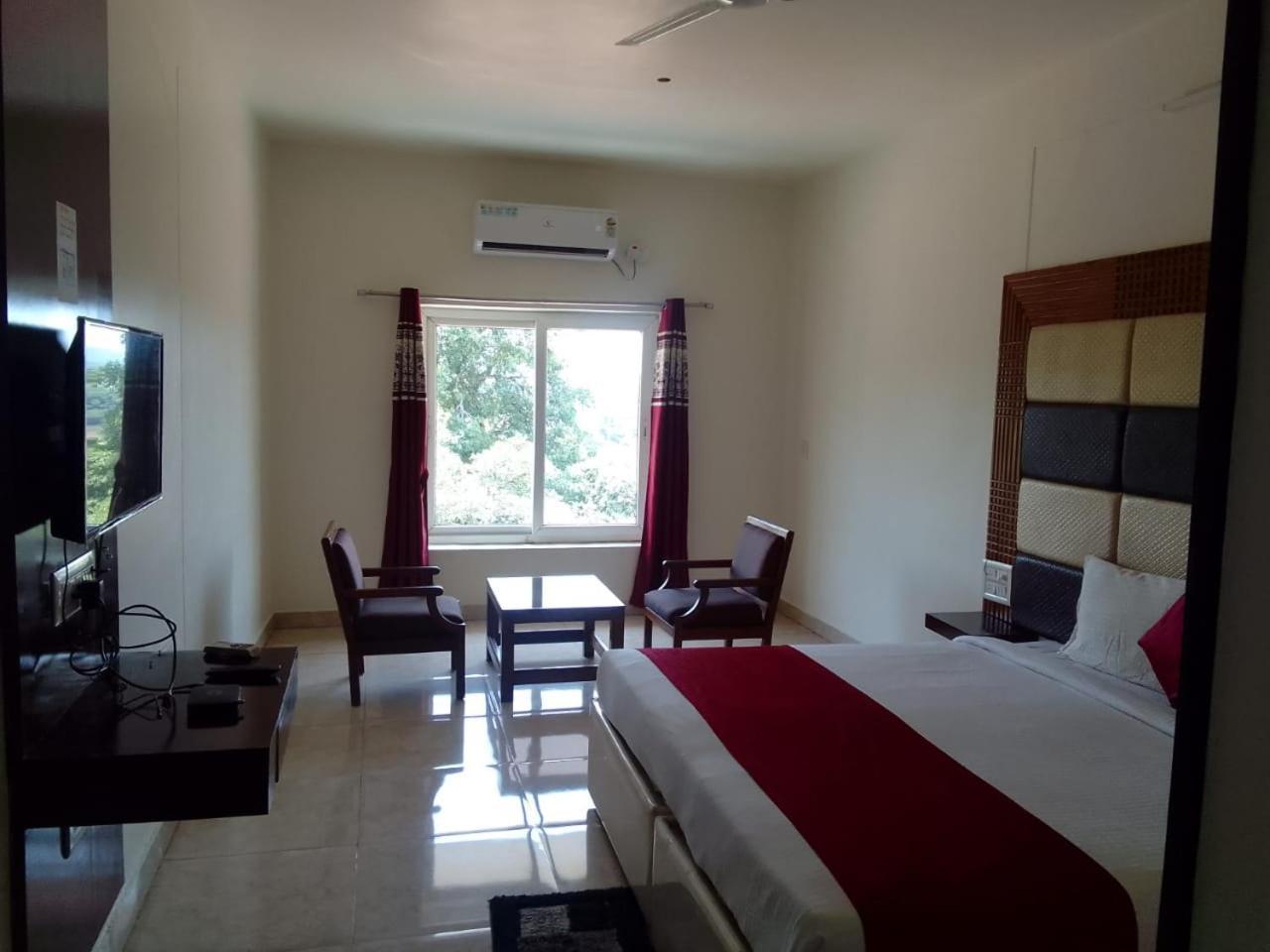 Hotel New Rajdarshan 마디케리 외부 사진