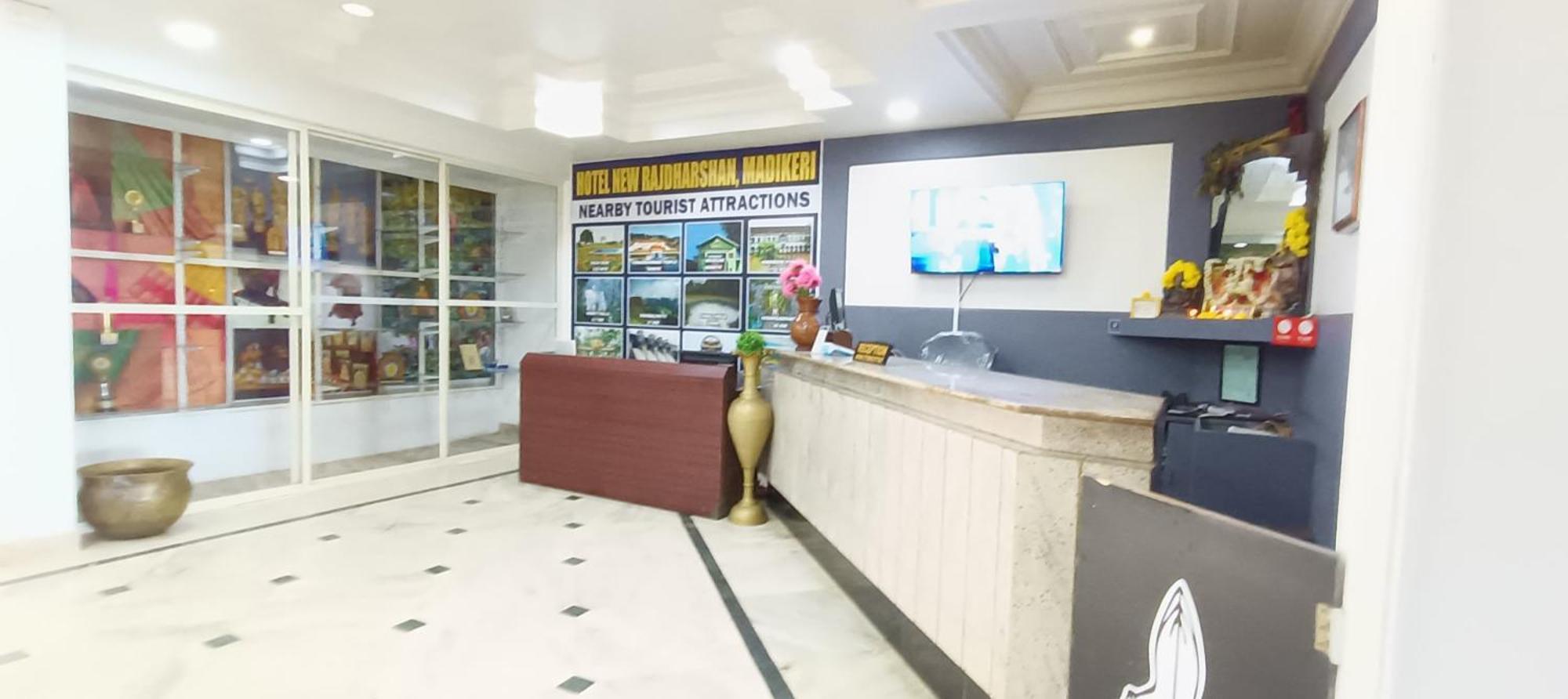 Hotel New Rajdarshan 마디케리 외부 사진