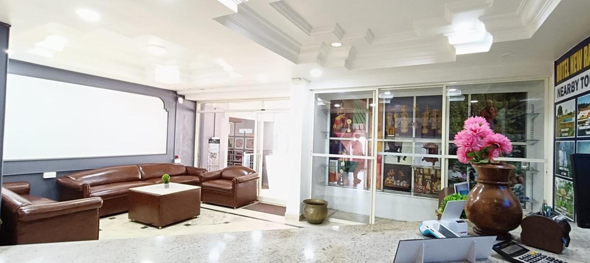 Hotel New Rajdarshan 마디케리 외부 사진