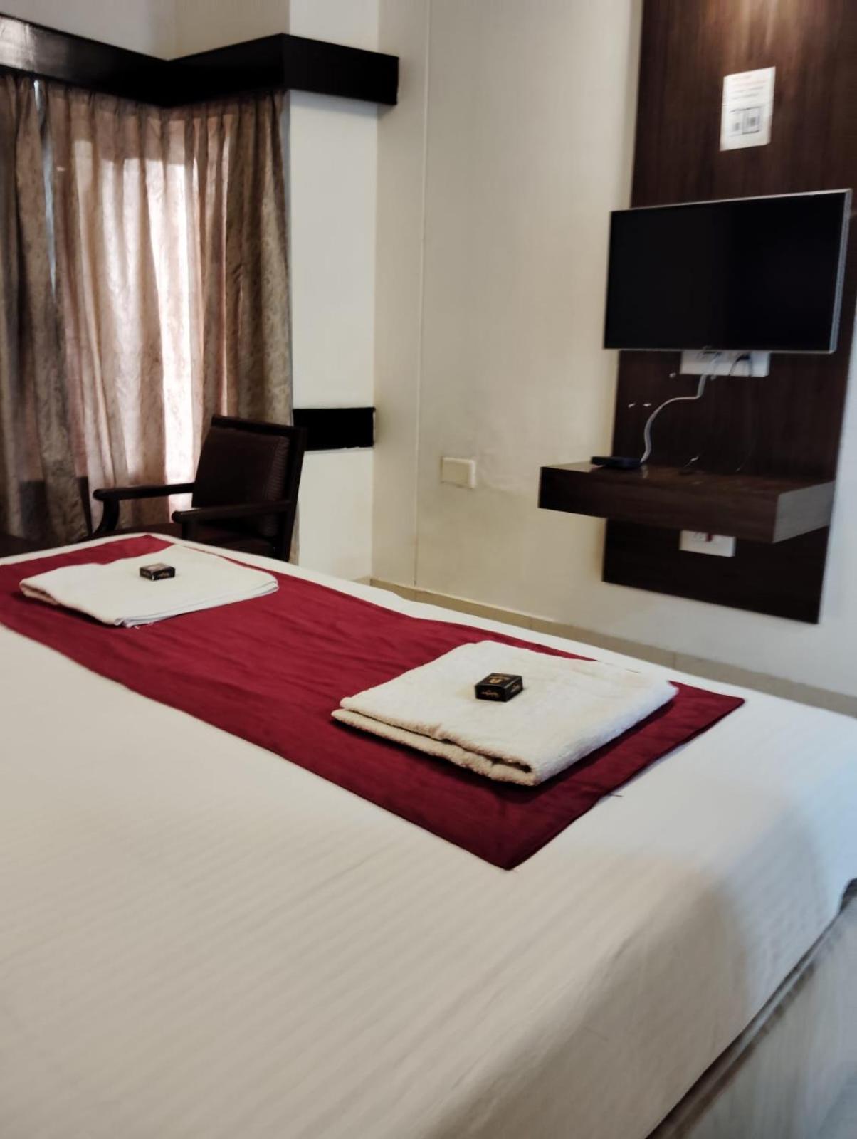 Hotel New Rajdarshan 마디케리 외부 사진