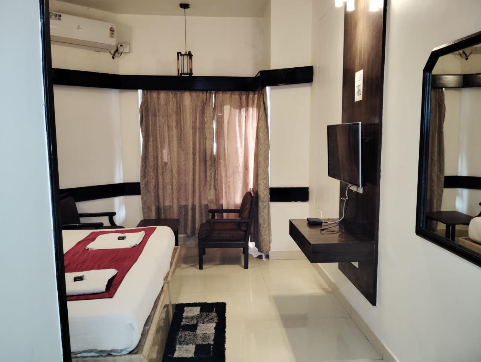 Hotel New Rajdarshan 마디케리 외부 사진