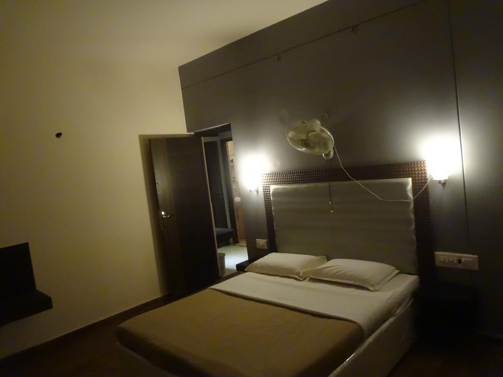 Hotel New Rajdarshan 마디케리 외부 사진